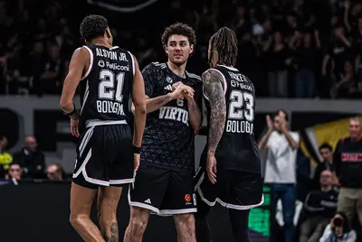 Derrick Alston Jr, Alessandro Pajola e Daniel Hackett alla Virtus Arena