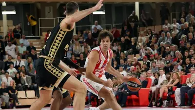 Milos Teodosic attacca Papagiannis