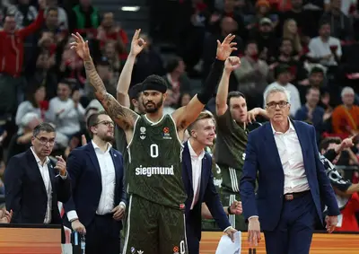 Nick Weiler-Babb, ufficiale all'Efes