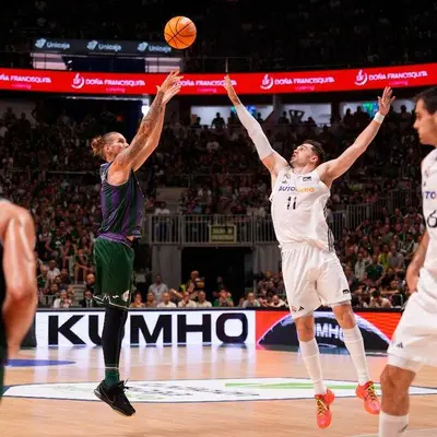 Osetkowski al tiro contro Hezonja