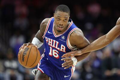 Walker in palleggio nell'ultima esperienza a Philadelfia