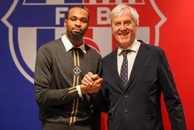 L'annuncio del rinnovo di Punter col Barça