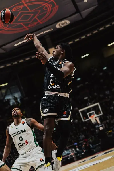 Marcus Carr in azione con la Virtus