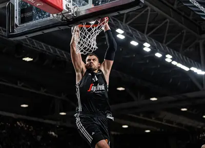 Zizic schiaccia al ferro