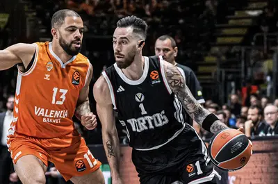 Luca Vildoza in azione contro Valencia