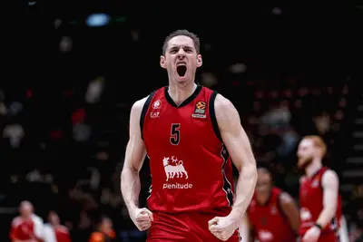 L'urlo di Causeur, Olimpia