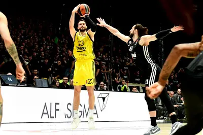 Guduric segna una tripla contro Shengelia