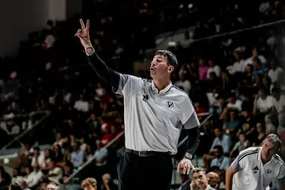 Alex Mumbrù al debutto ufficiale sulla panchina della Virtus