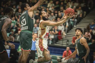 Bowman attacca il ferro