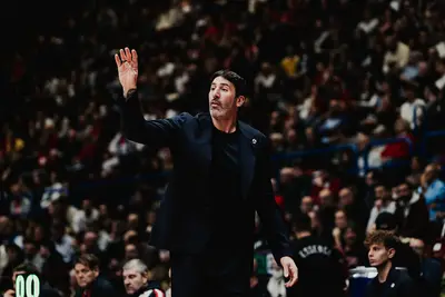 Alex Mumbrù istruisce la sua Virtus