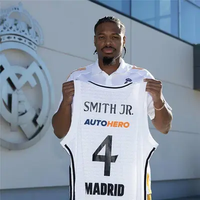 Dennis Smith JR con la nuova maglia del Real Madrid