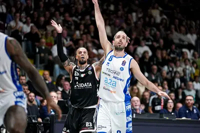 Daniel Hackett in azione con la Virtus
