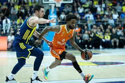 Montero attacca De Colo