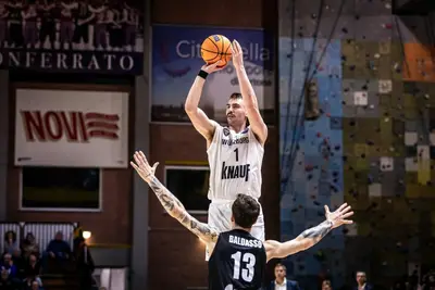 Zachary Seljaas in azione contro Derthona