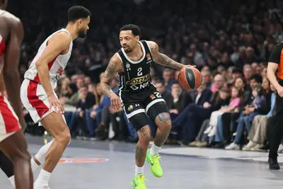 Carlik Jones, Partizan in palleggio contro Luwawu-Cabarrot, Baskonia