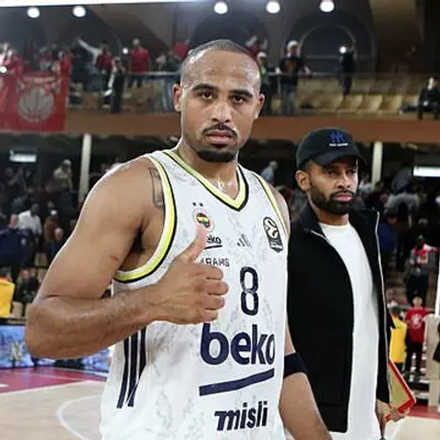 Horton-Tucker carica il Fener sulle sue spalle