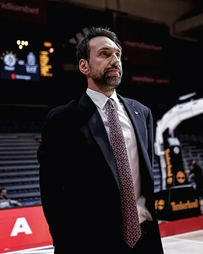 Peppe Poeta guarda in alto: è dove vuole portare l'Olimpia