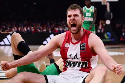 L'urlo di Vezenkov nella vittoria nel derby