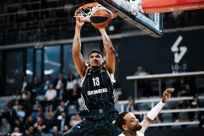 Neal Sako, giocherà nel Valencia