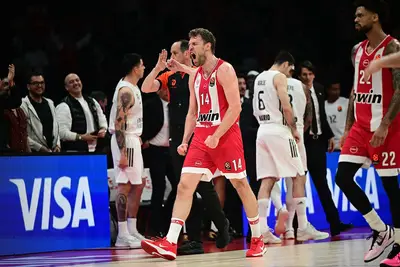 Olympiacos ai playoff, vincono anche Hapoel e Baskonia