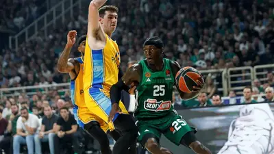 Nunn in azione contro il Maccabi