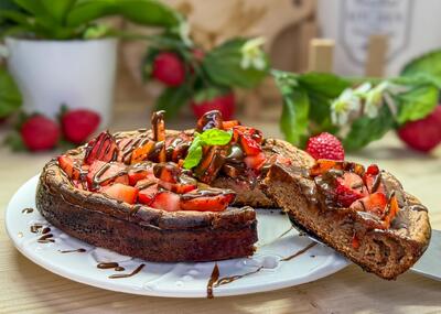 frittata dolce su un piatto di portata