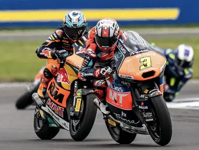 Sergio Garcia, leader della classifica Moto2, in azione a SIlverstone