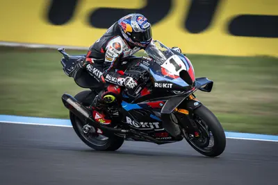 Toprak Razgatlıoğlu oblitera il record della pista in Superpole