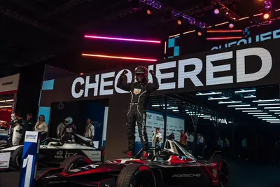 Pascal Wehrlein conquista il titolo iridato in una gara thriller a Londra.