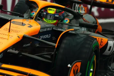 Lando Norris sulla monoposto McLaren qualifica Belgio F1 2024