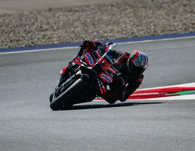 Il pilota italiano non sfrutta la partenza dalla pole position e chiude in quarta posizione