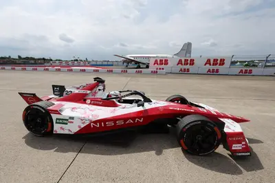 Nissan di Gabriele Minì ai test rookie Formula E Berlino 2025
