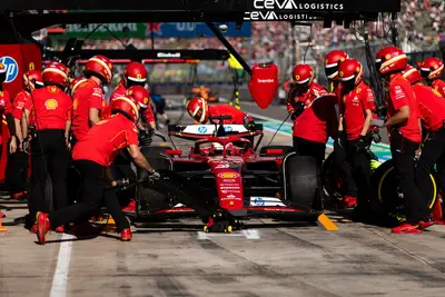 Charles Leclerc va a caccia della pole con la SF-24 aggiornata.