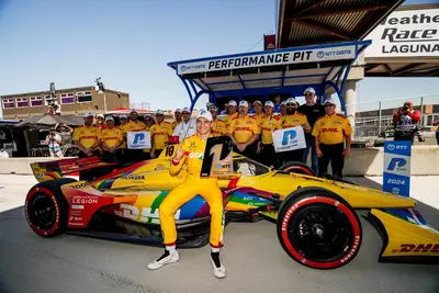 Alex Palou festeggia la pole di Laguna Seca