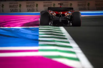 Ferrari in azione a Jeddah: la Rossa porta a casa il secondo podio del 2024. Credits: X/@ScuderiaFerrari
