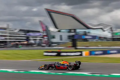 Isaac Hadjar, vincitore della Feature Race a Silverstone