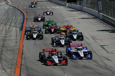 Il gruppo delle vetture allo start del GP of Long Beach 2024