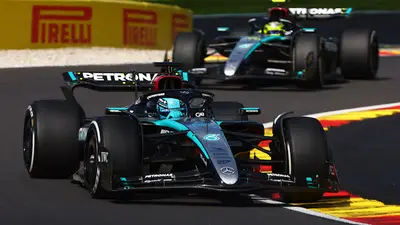 George Russell e Lewis Hamilton, doppietta per Mercedes