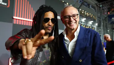 Stefano Domenicali insieme a Lenny Kravitz a Singapore