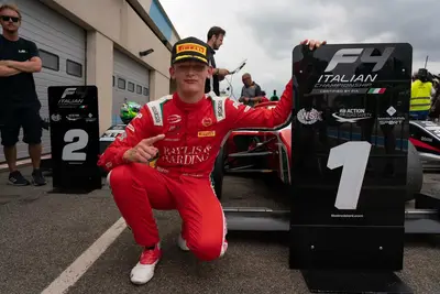 Freddie Slater diventa campione F4 Italiana 2024 grazie a vittoria gara 2 barcellona