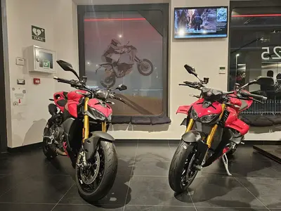 On The Road Test Ducati Streetfighter V2 V4 1