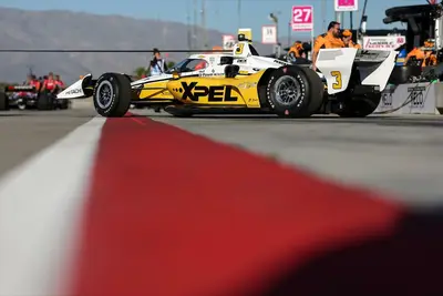 La Penske #3 portata al primo posto nei test da Felipe Nasr.