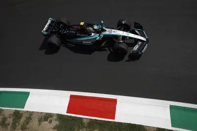 Lewis Hamilton in azione nelle FP2 del GP Italia