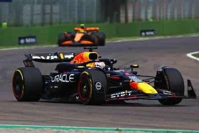 Max Verstappen, vincitore a Imola, davanti a Norris
