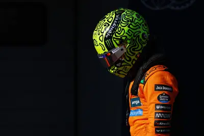 Lando Norris con casco, GP Cina F1 2025