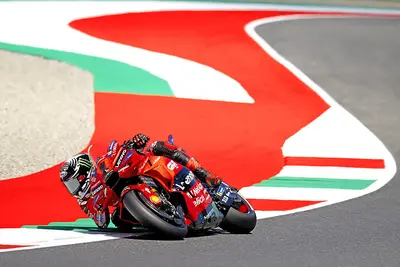 Pecco Bagnaia in azione al Mugello nel corso del weekend: anche lui - come tutti i titolari - è in pista anche oggi.