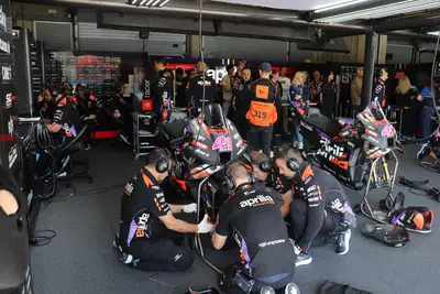 Box Aprilia in azione nel corso del weekend di Jerez