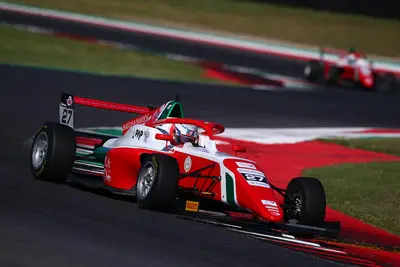 Freddie Slater in azione al Mugello nel round Italian F4 2024