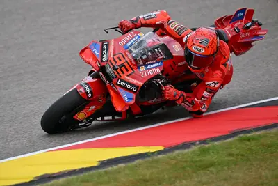 Marc Márquez si prende le FP1 al Sachsenring