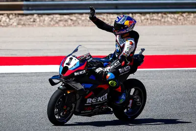 Razgatlioglu vince gara 1 a Portimao, dopo una lotta serrata con Nicolò Bulega